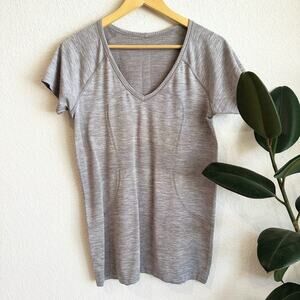 Lululemon Swiftly Tech Short Sleeve V-Neck Tee Shirt Size 10 Gray Athleisure Gym